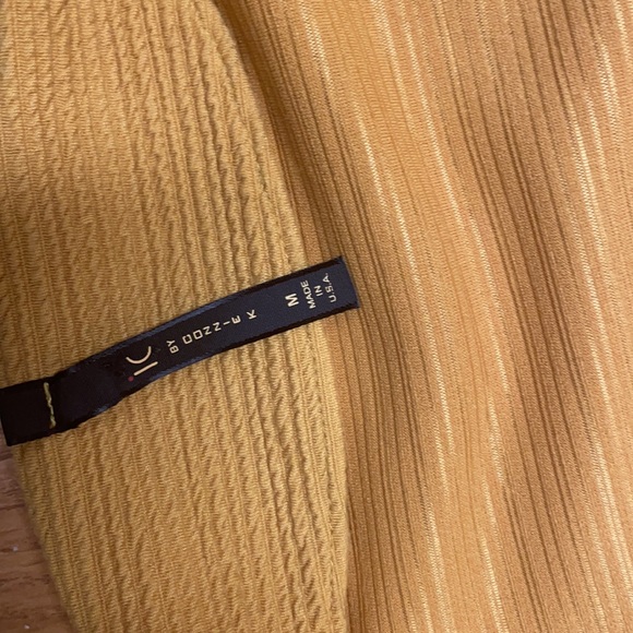 I c by Connie k Size M Gold upscale stylish jacket. Nice condition - Picture 6 of 9